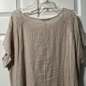 NWT Made in Italy Women's Linen cream dress embroidered flowers.High Quality.